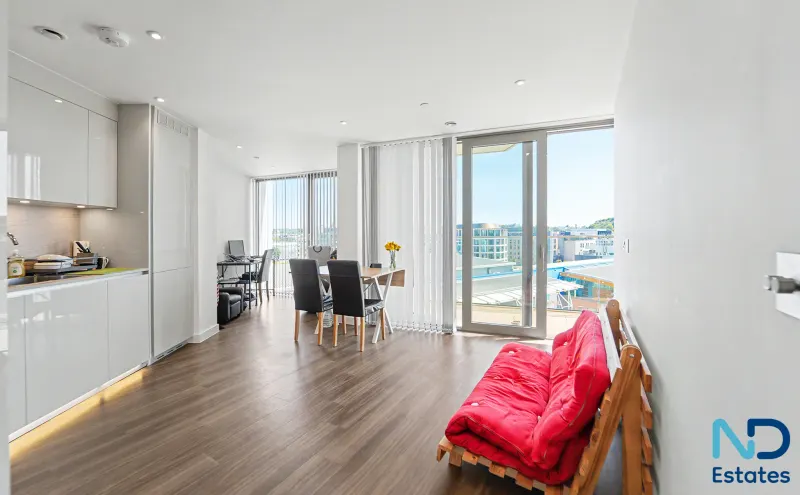 St Helier - One Bedroom Apartment at Horizon East, St Helier — photo 2 of 20