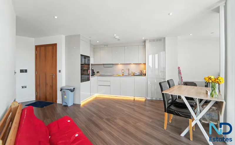 St Helier - One Bedroom Apartment at Horizon East, St Helier — photo 3 of 20