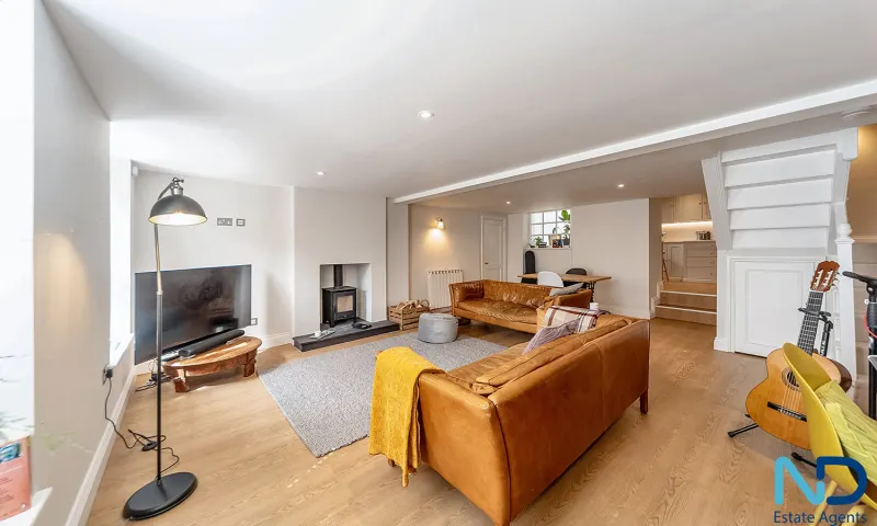 St Peter - Three Bedroom Cottage with Gardens and Parking, St Peter — photo 3 of 32