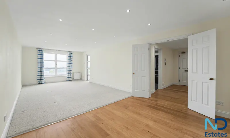 Grouville - Two Bedroom Apartment with Parking and Balcony, Grouville — photo 2 of 27