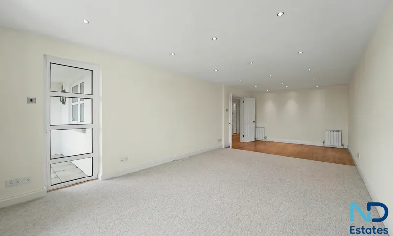 Grouville - Two Bedroom Apartment with Parking and Balcony, Grouville — photo 4 of 27