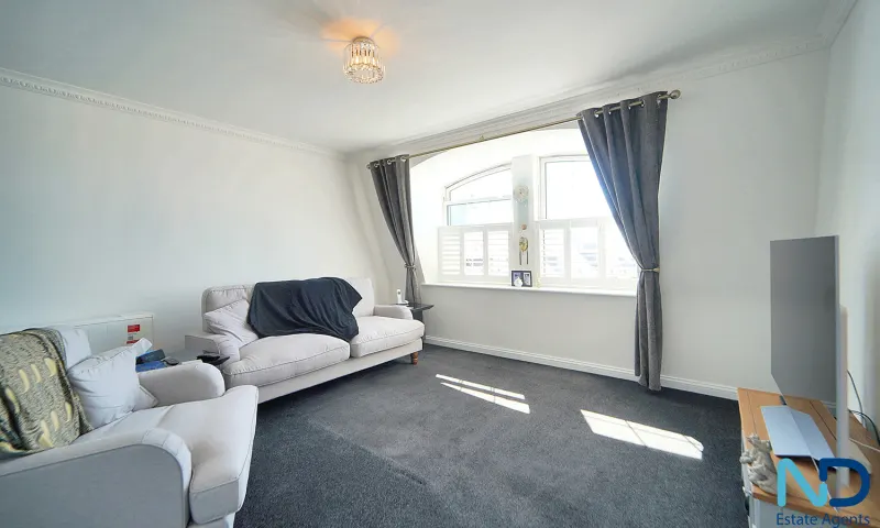 St Helier - Two Bedroom Top Floor Apartment with Parking, St Helier — photo 2 of 23