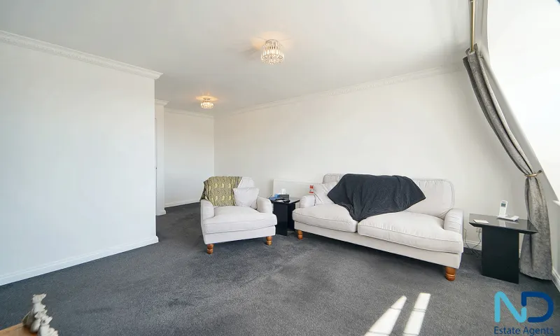 St Helier - Two Bedroom Top Floor Apartment with Parking, St Helier — photo 3 of 23