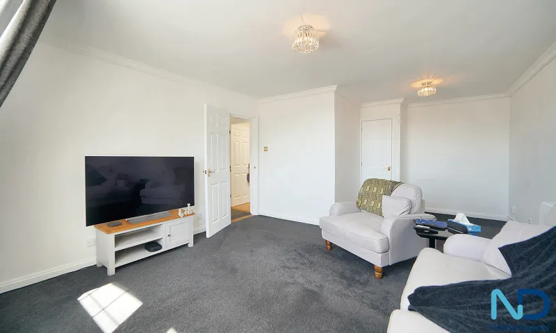 St Helier - Two Bedroom Top Floor Apartment with Parking, St Helier — photo 4 of 23