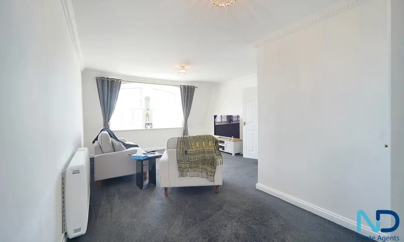 St Helier - Two Bedroom Top Floor Apartment with Parking, St Helier — photo 5 of 23