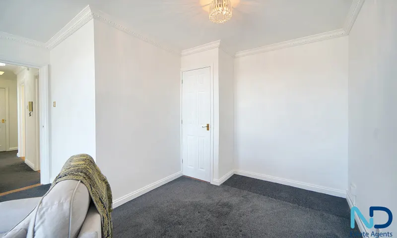 St Helier - Two Bedroom Top Floor Apartment with Parking, St Helier — photo 6 of 23