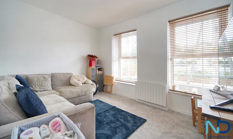 St Helier - Two Bedroom Apartment with Parking on Town Outskirts, St Helier — photo 2 of 18