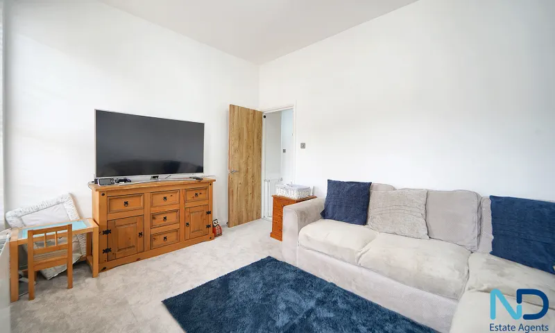 St Helier - Two Bedroom Apartment with Parking on Town Outskirts, St Helier — photo 3 of 18