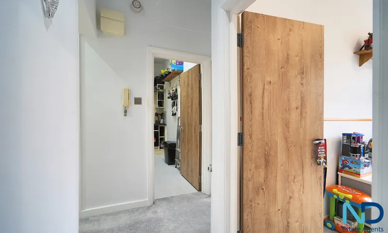 St Helier - Two Bedroom Apartment with Parking on Town Outskirts, St Helier — photo 5 of 18