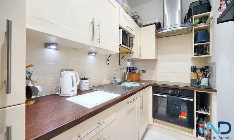 St Helier - Two Bedroom Apartment with Parking on Town Outskirts, St Helier — photo 6 of 18