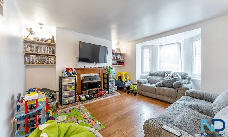 St Helier - One Bedroom Apartment with Study, Storage and Communal Garden, St Helier — photo 3 of 21