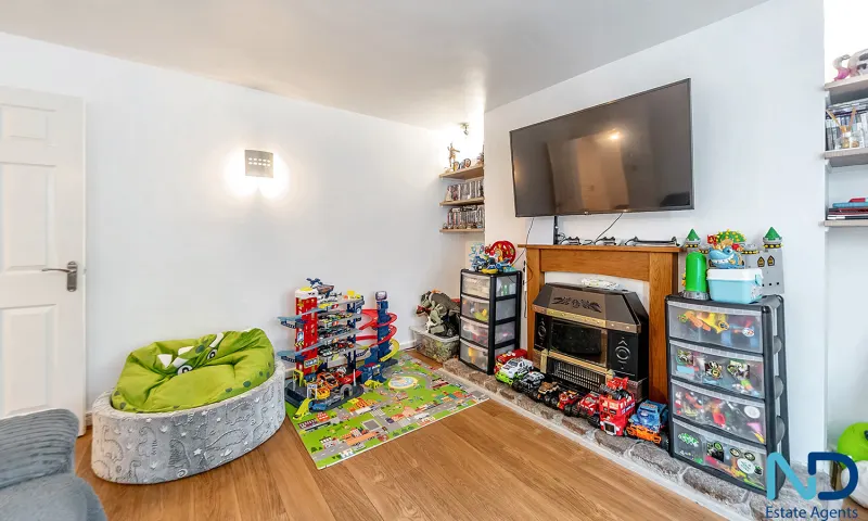 St Helier - One Bedroom Apartment with Study, Storage and Communal Garden, St Helier — photo 5 of 21