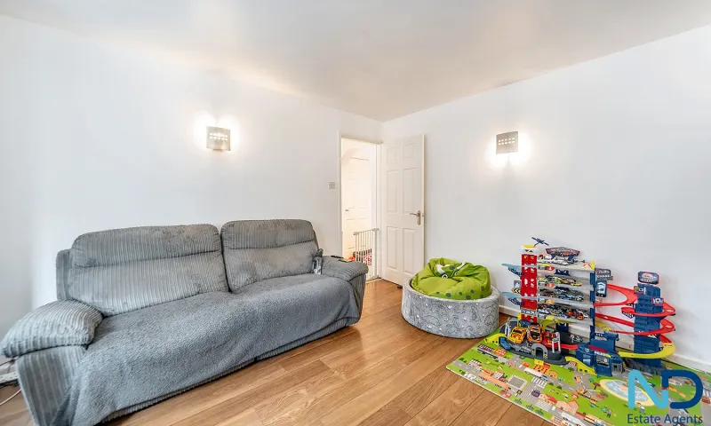 St Helier - One Bedroom Apartment with Study, Storage and Communal Garden, St Helier — photo 6 of 21