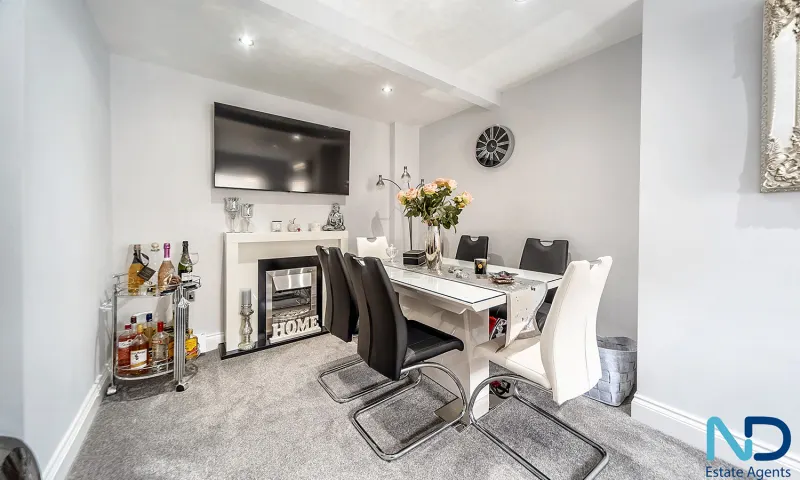 St Helier - One Bedroom Top Floor Apartment, St Helier — photo 2 of 21