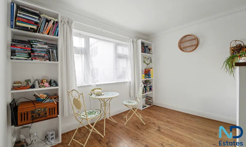 St Helier - One Bedroom Apartment with Parking and Communal Gardens, St Helier — photo 2 of 17