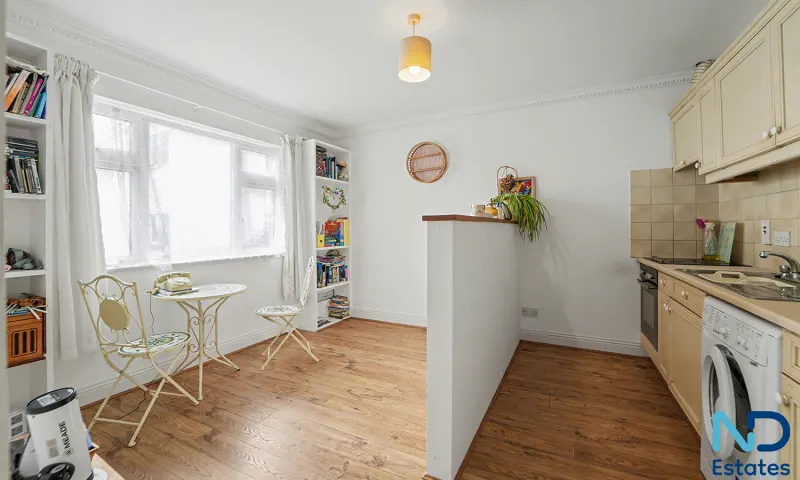 St Helier - One Bedroom Apartment with Parking and Communal Gardens, St Helier — photo 5 of 17