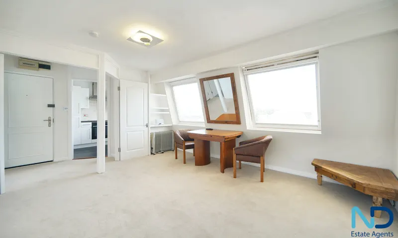 St Helier - One Bedroom Top Floor Apartment with Parking, St Helier — photo 3 of 12
