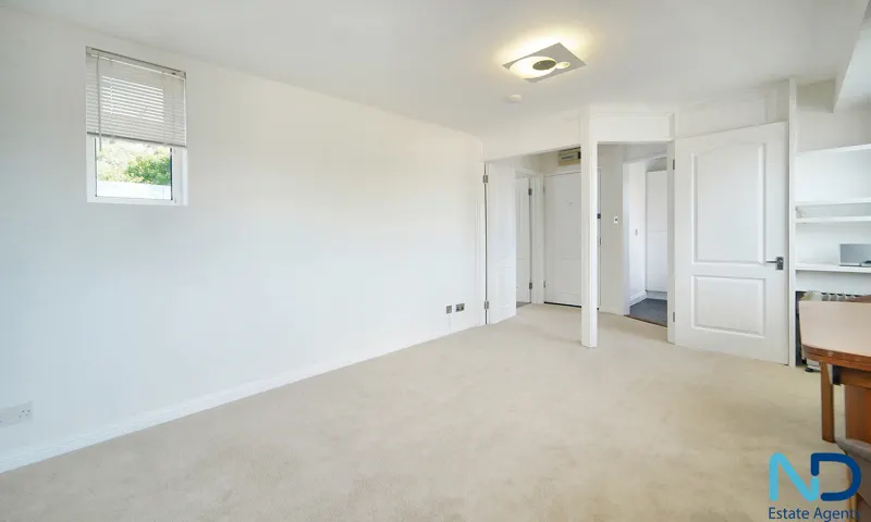 St Helier - One Bedroom Top Floor Apartment with Parking, St Helier — photo 4 of 12