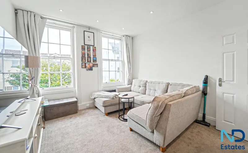 St Helier - One Bedroom Apartment with Communal Garden in Town, St Helier — photo 2 of 21