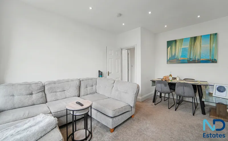 St Helier - One Bedroom Apartment with Communal Garden in Town, St Helier — photo 3 of 21