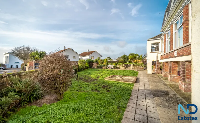 St Helier - One Bedroom Apartment with Parking and Communal Gardens, St Helier — photo 2 of 17