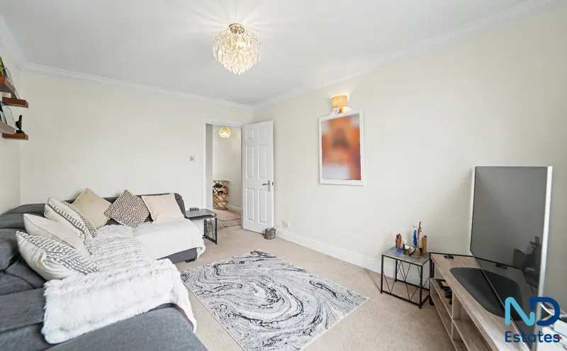 St Helier - One Bedroom Apartment with Parking and Communal Gardens, St Helier — photo 4 of 17