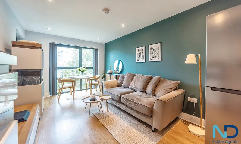 St Helier - One Bedroom Apartment with Balcony at College Garden, St Helier — photo 3 of 34