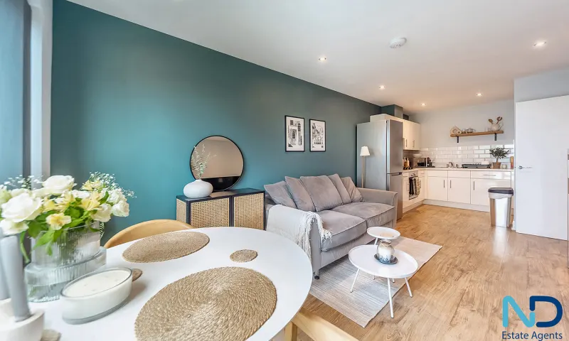 St Helier - One Bedroom Apartment with Balcony at College Garden, St Helier — photo 6 of 34