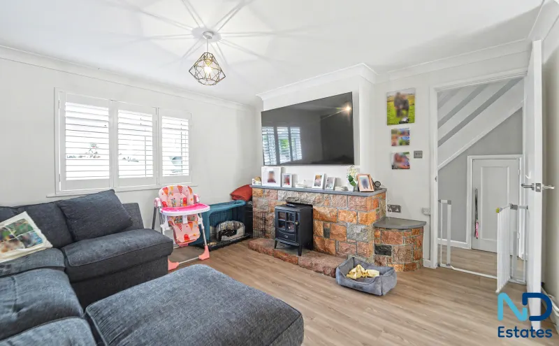 St Helier - Three Bedroom Home with Garden, Garage and Parking, St Helier — photo 3 of 30