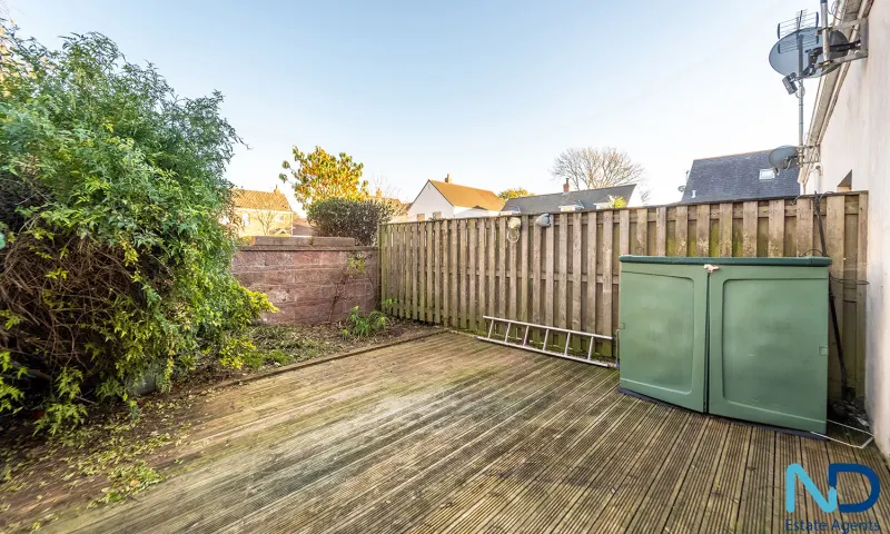 St Helier - One Bedroom Home with Study and Parking plus Garden, St Helier — photo 2 of 24