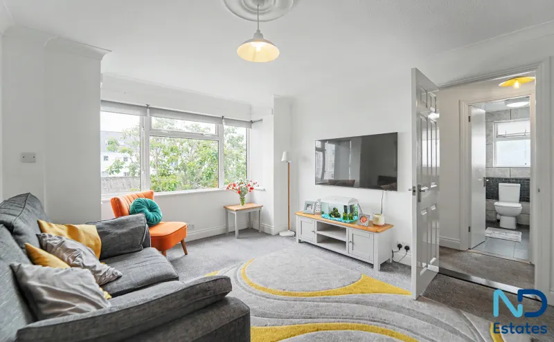 St Helier - Three Bedroom Apartment with Garage at Marett Court, St Helier — photo 3 of 24