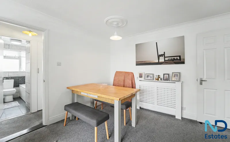 St Helier - Three Bedroom Apartment with Garage at Marett Court, St Helier — photo 4 of 24