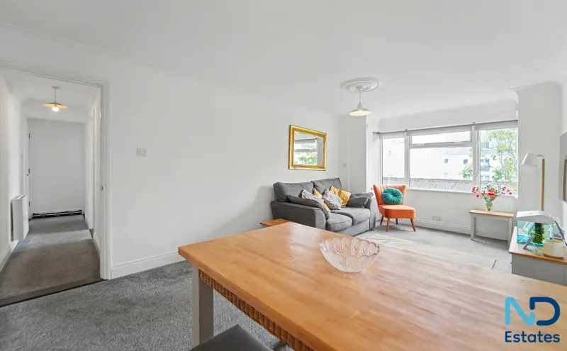 St Helier - Three Bedroom Apartment with Garage at Marett Court, St Helier — photo 5 of 24