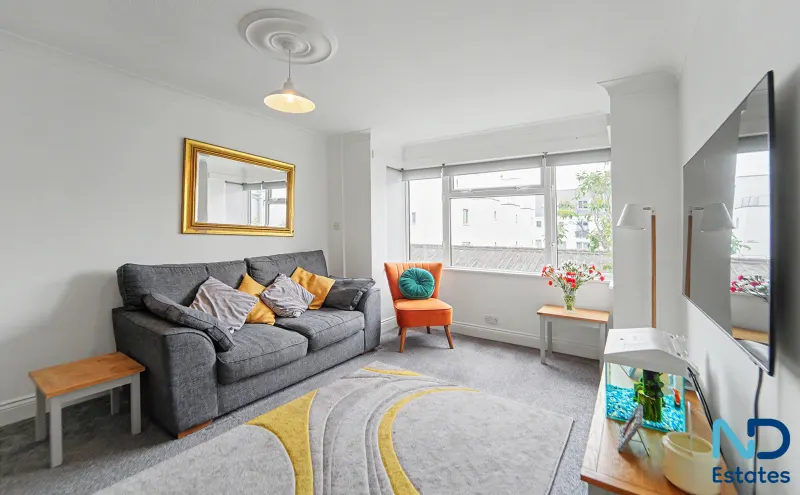 St Helier - Three Bedroom Apartment with Garage at Marett Court, St Helier — photo 6 of 24