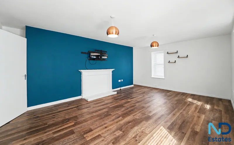 St Helier - Spacious One Bedroom Apartment with Storage in Town - First Time Buyers Only, St Helier — photo 2 of 17
