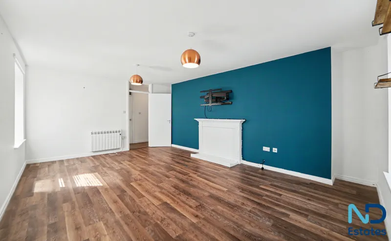St Helier - Spacious One Bedroom Apartment with Storage in Town - First Time Buyers Only, St Helier — photo 3 of 17