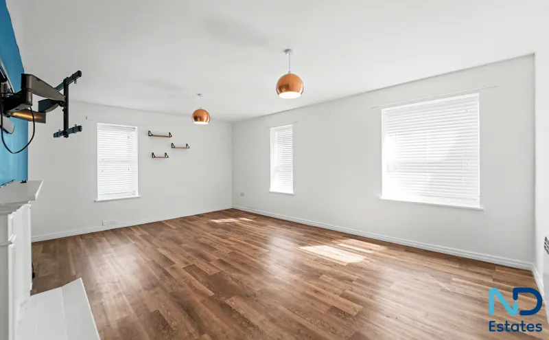 St Helier - Spacious One Bedroom Apartment with Storage in Town - First Time Buyers Only, St Helier — photo 5 of 17