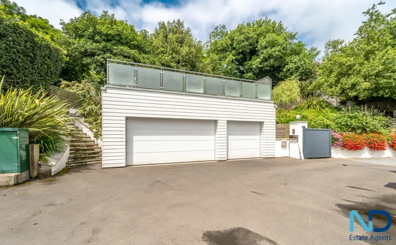 St Peter - Three Bedroom Modern Home with Triple Garage, Parking and Large Gardens, St Peter — photo 3 of 42