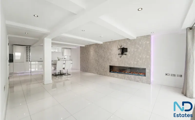St Peter - Three Bedroom Modern Home with Triple Garage, Parking and Large Gardens, St Peter — photo 4 of 42