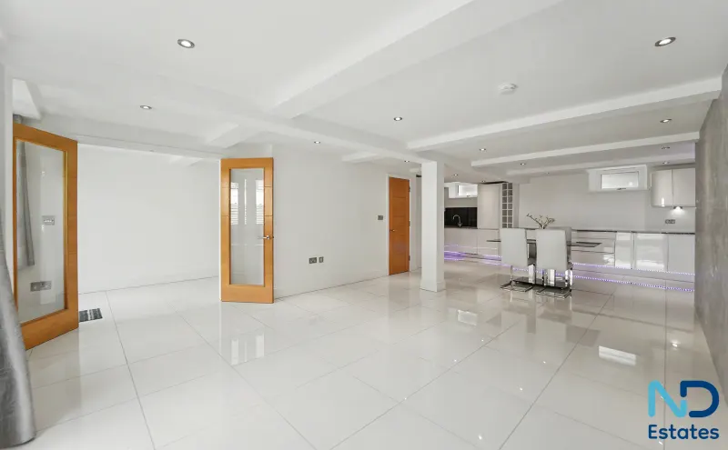 St Peter - Three Bedroom Modern Home with Triple Garage, Parking and Large Gardens, St Peter — photo 5 of 42