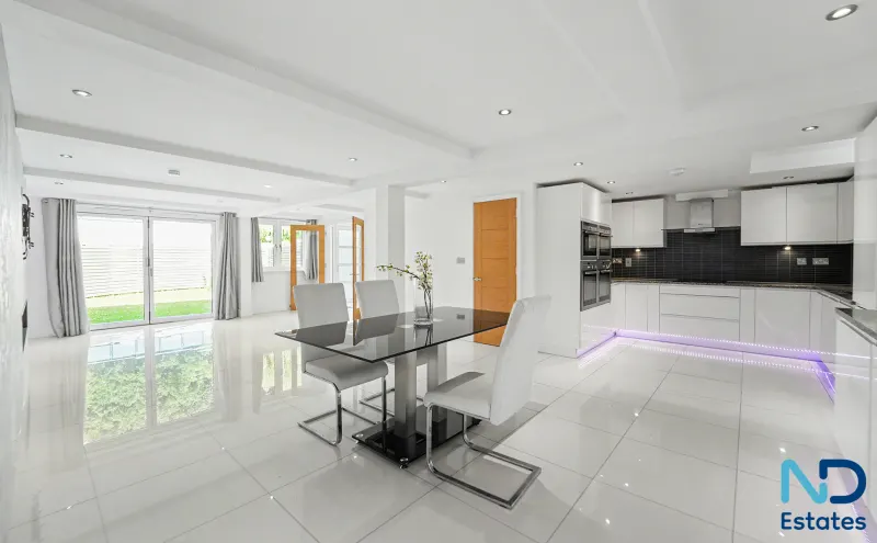 St Peter - Three Bedroom Modern Home with Triple Garage, Parking and Large Gardens, St Peter — photo 6 of 42