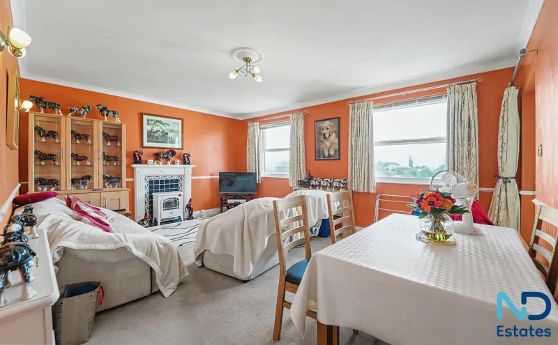 St Helier - Two Bedroom Apartment with Garage and Balcony, St Helier — photo 2 of 24
