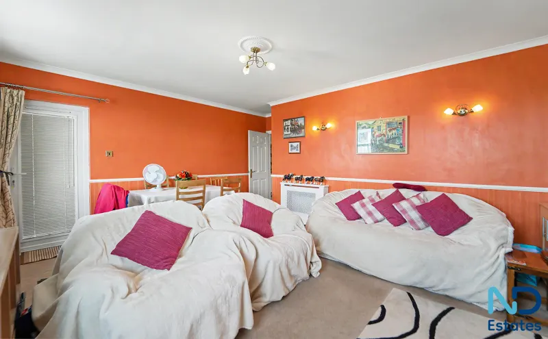 St Helier - Two Bedroom Apartment with Garage and Balcony, St Helier — photo 5 of 24