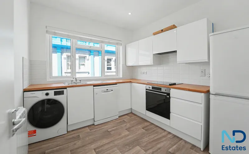 St Helier - Recently Renovated One Bedroom Duplex Apartment with Balcony, St Helier — photo 5 of 18