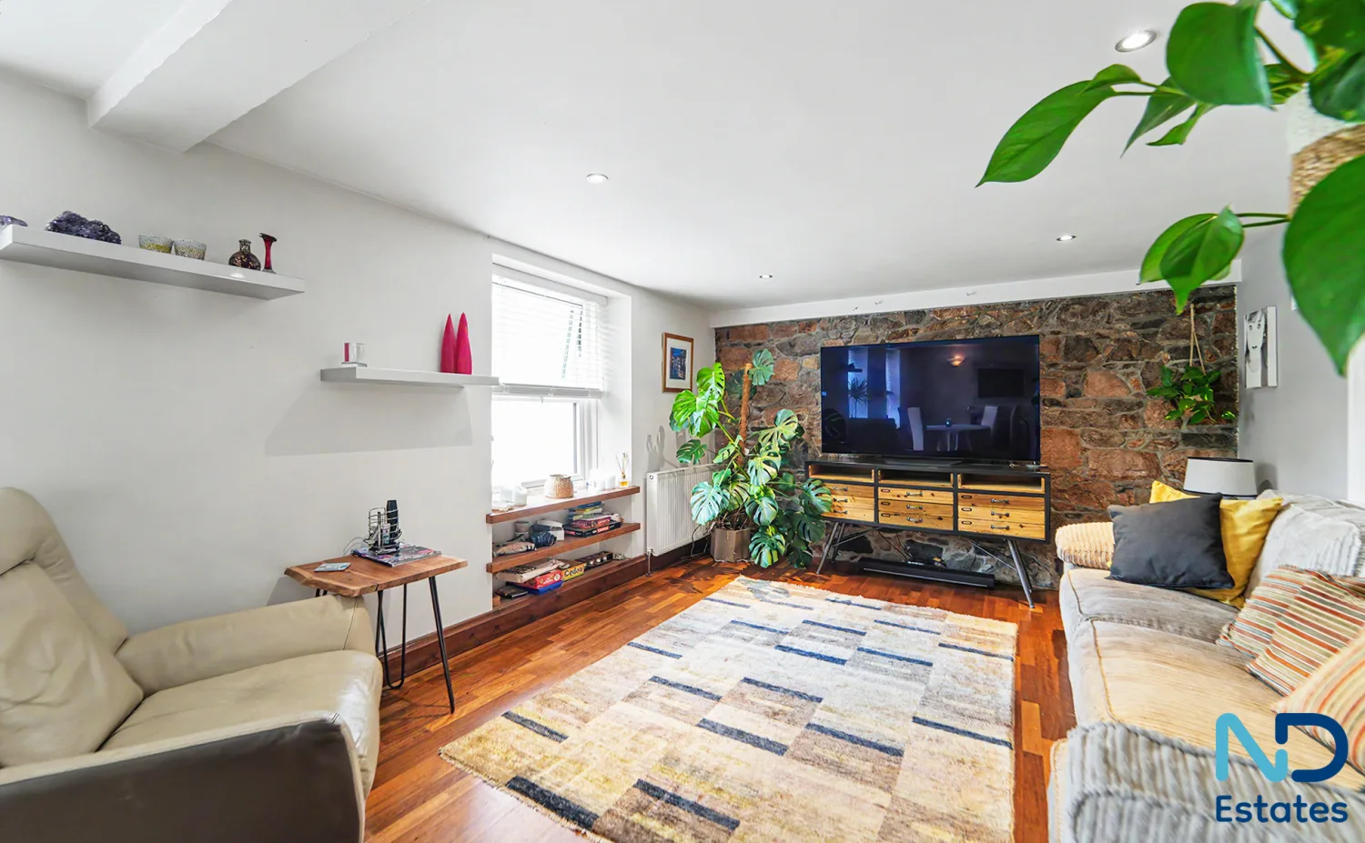 St Helier - Two Bedroom Home in Small Close with Parking and Gardens, St Helier — photo 3