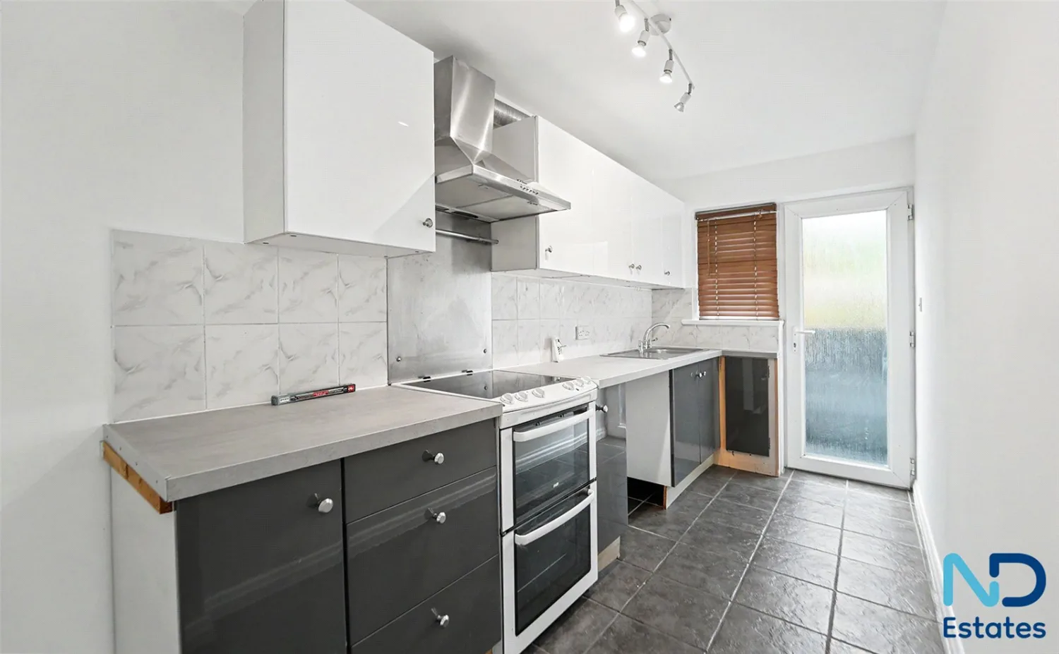 Flat 2, Cotswold Court 29 & A Half, St. Johns Road, St. Helier, JE2 3LD, St Helier — photo 5 of 20