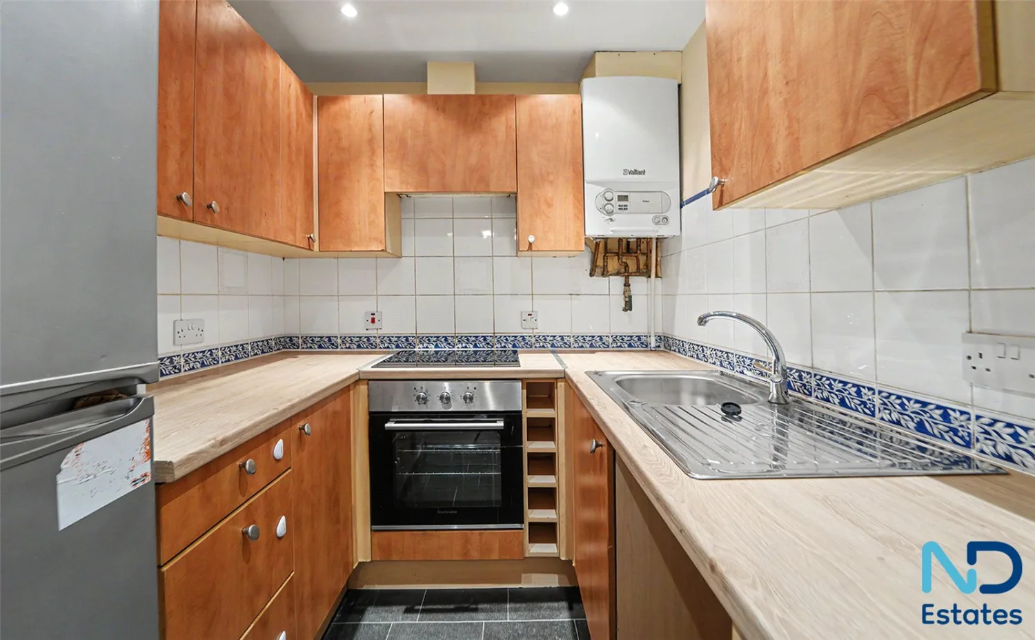 2 Bedroom Apartment with Parking, St Helier — photo 5 of 18